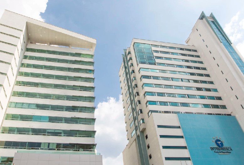 InterQuirofanos JCI-accredited surgical center where Dr. David Delgado operates in Medellin, Colombia
