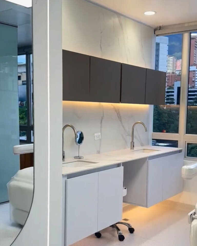 Plastic surgeon in Medellín in Oviedo Medical Tower - Dr. David Delgado 2