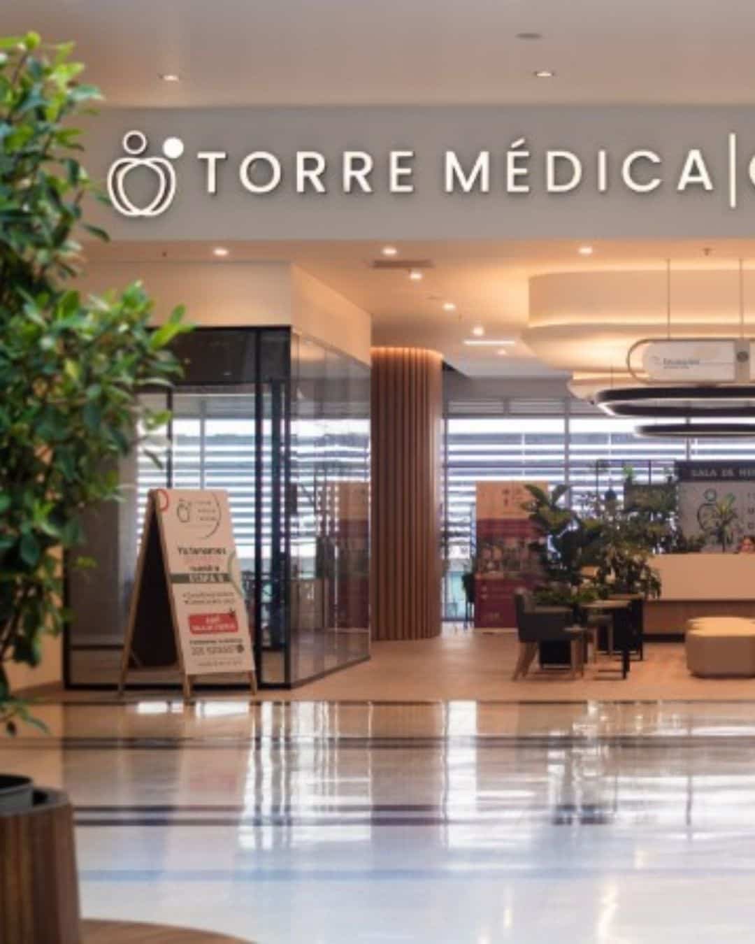 Reception at Clinica Be Dharma, Torre Medica Oviedo, Medellin